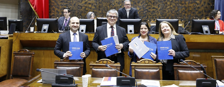 Con el compromiso de cumplir las metas, el ministro de Hacienda y directora de Presupuestos presentaron la Hacienda Pública y el IFP del 3° trimestre, dando inicio a la discusión del Presupuesto 2025 Con el compromiso de cumplir las metas, el ministro de Hacienda y directora de Presupuestos presentaron la Hacienda Pública y el IFP del 3° trimestre, dando inicio a la discusión del Presupuesto 2025