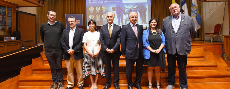 Directora de Presupuestos participa en seminario sobre gasto público en salud de Clapes UC Directora de Presupuestos participa en seminario sobre gasto público en salud de Clapes UC