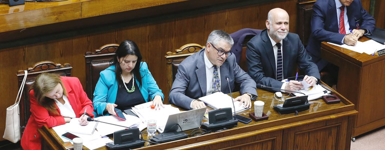 Senado aprueba el proyecto de Ley de Reajuste del Sector Público y lo despacha a tercer trámite Senado aprueba el proyecto de Ley de Reajuste del Sector Público y lo despacha a tercer trámite