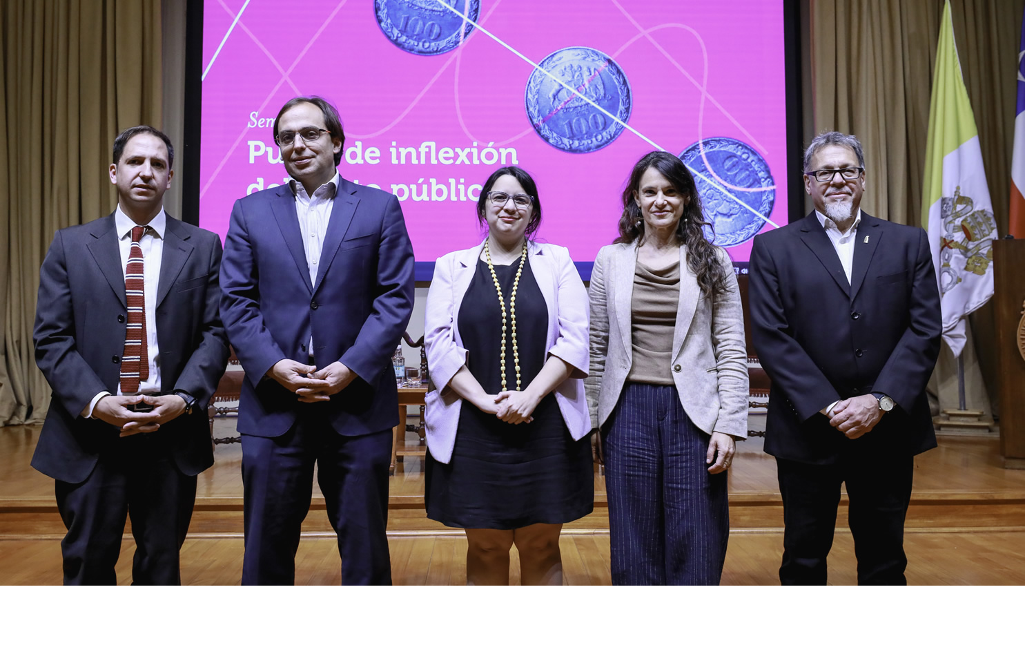 Directora de Presupuestos expone en seminario “Punto de inflexión del gasto público” organizado por la Escuela de Gobierno UC